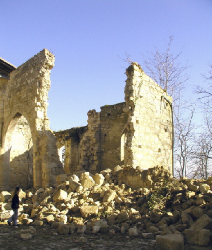 Effondrement du mur de la chapelle castrale