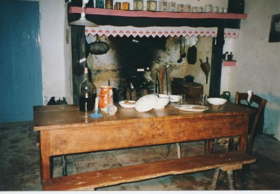 La cuisine  d'autrefois .