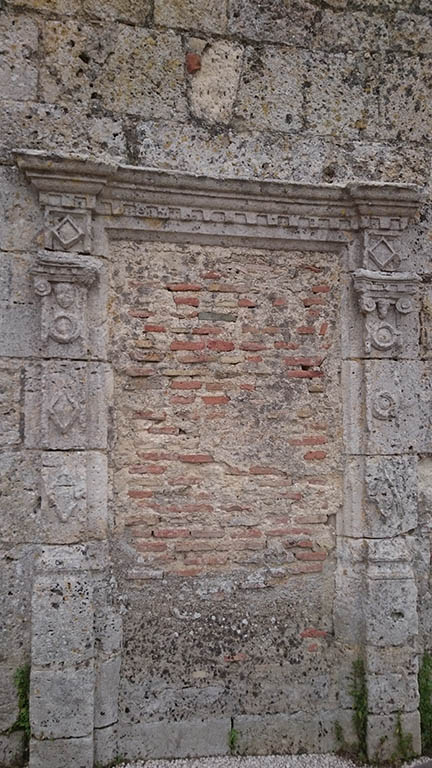 Petite porte renaissance mur nord